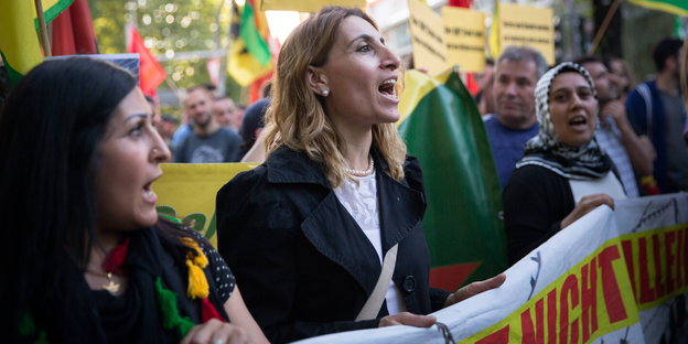Kurdische Demonstrantinnen in Berlin
