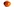 Ein Kürbis mit geschnitztem gesicht.