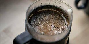 Kaffee in einer French-Press-Kanne aufgebrüht