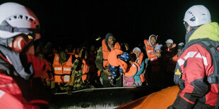 Rettungsaktion mit Schaluchboot.