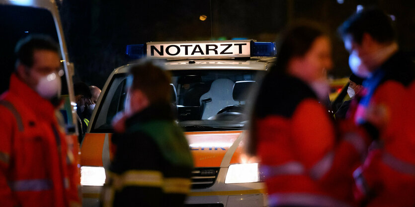 ein Wagen mit der Aufschrift "Notarzt"