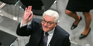 Frank-Waler Steinmeier guckt nach oben