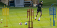 Gesund und einsatzbereit: Bayern-Profi Leon Goretzka läuft sich warm für den Auftakt.