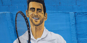 Porträt gemalt auf einer Wand Novak Djokovic