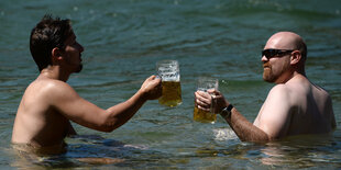 Männer mit Bier