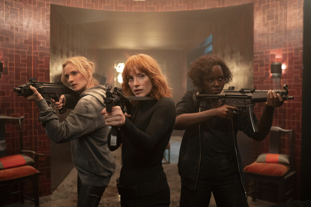 Die drei weiblichen Hauptfiguren von "The 355" mit Gewehren
