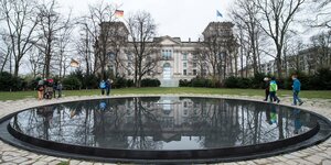 Das Denkmal für die ermordeten Sinti und Roma im Berliner Tiergarten