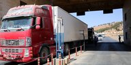 Ein LKW an einem Grenzübergang zwischen der Türkei und Syrien