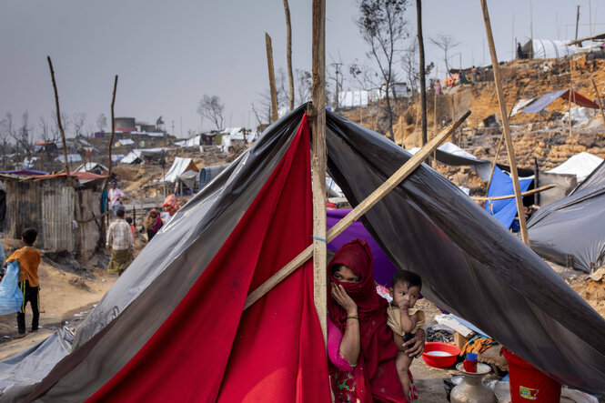 Ein Zelt inmitten eines Flüchtlingscamps in Bangladesch