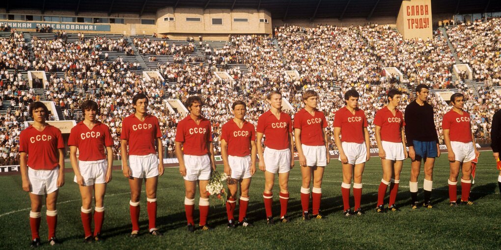 Mannschaftsfoto des sowjetischen Nationalteams vor dem Anpfiff