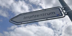 Wegweiser zu einem Impfzentrum