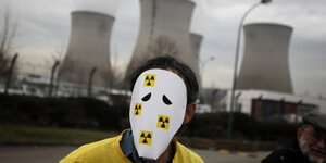 Atomkraftgegner mit Maske