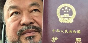 Ai Weiwei mit Pass