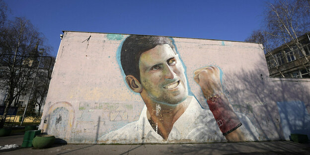 Mural in Belgrad zeigt Tennisstar Novak Đoković