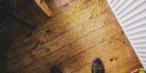 Spaghetti auf dem Fußboden