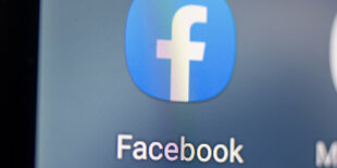 Das Facebook-Icon auf dem Handy