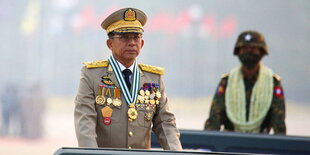 General Min Aung Hlaing bei einer Parade