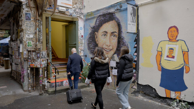 Eingang von Anne-Frank-Zentrum Berlin