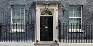 10 Downing Street - Haus mit Tür und 2 Fenstern