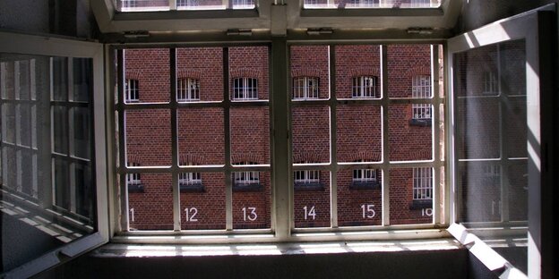 Noch wie im 19 Jahrhundert: Fenster zum Hof in der JVA Tegel