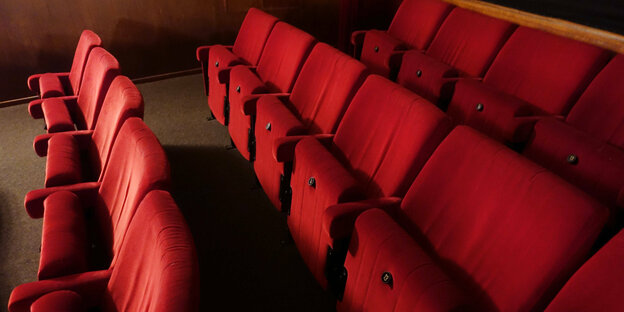 Leere Sitzreihen in einem Kino in Berlin