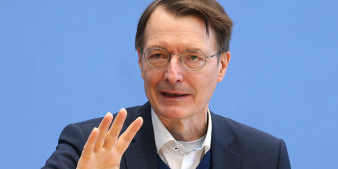 Karl Lauterbach bei einer Pressekonferenz