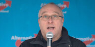 Der AfD-Bundestagsabgeordnete Jens Maier spricht auf einer Kundgebung der sächsischen AfD