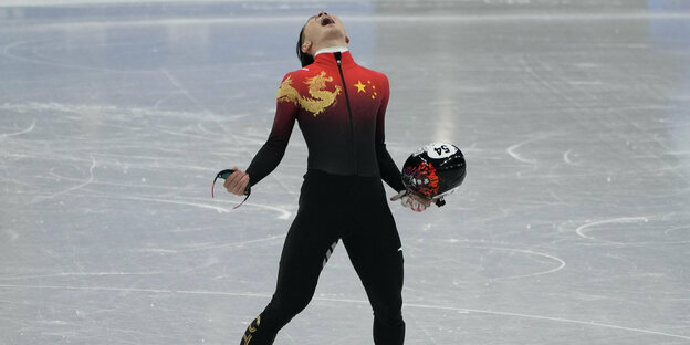 Gefördert, gesiegt, gefeiert: Chinas Shorttrackerin Ren Ziwei gewinnt über 1.000 Meter.