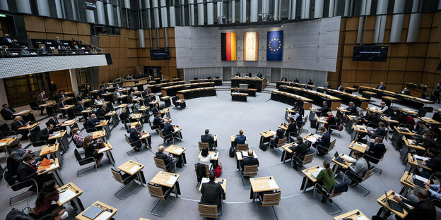 Blick in das voll besetzte Berliner Abgeordnetenhaus