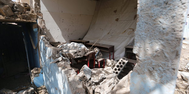 Eine zerstörte Schule in Saana.