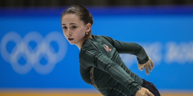 Kamila Walijewa vom Russischen Olympischen Komitee trainiert.