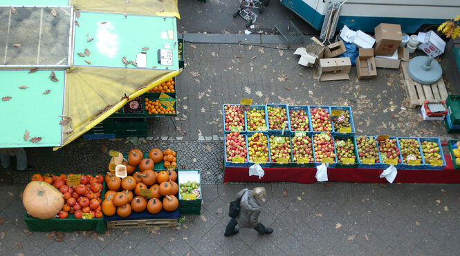 Wochenmarkt Friedenau von oben fotografiert