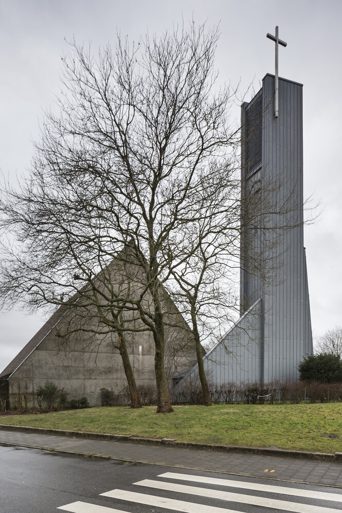 Aussenansicht einer modernen Kirche