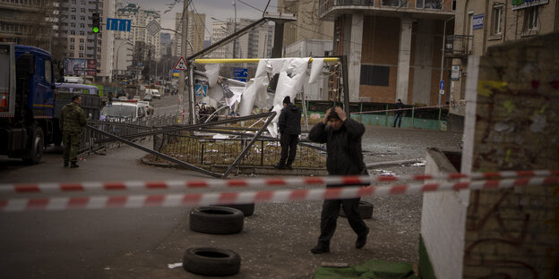 Eine verwüstete Straße in Kiew, der Hauptstadt der Ukraine