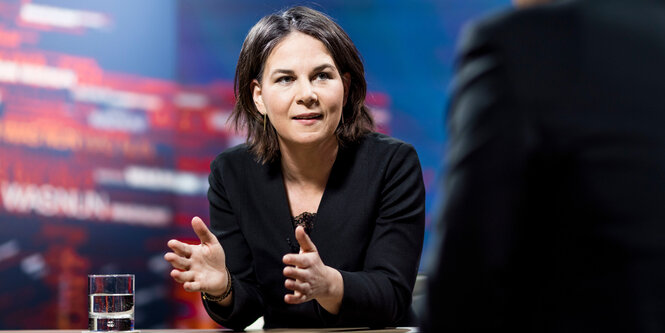 Annalena Baerbock in einer Talkshow