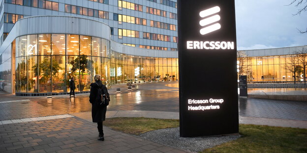 Gebäude mit der Aufschrift Ericsson.