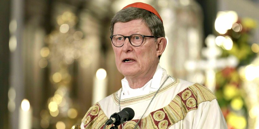 Kardinal Rainer Maria Woelki während einem Gottesdienst am Altar