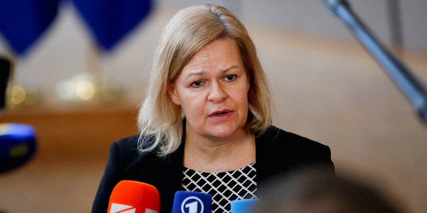 Innenministerin Nancy Faeser bei einer Pressegespräch beim Treffen der EU-Innenminister in Brüssel.