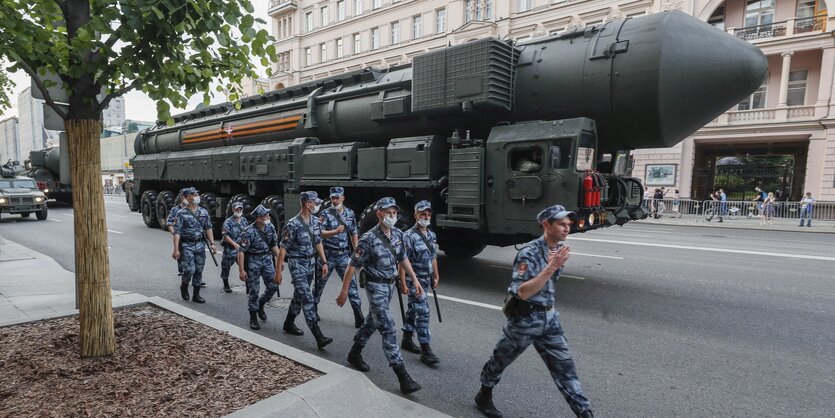 Interkontinentalrakete auf Moskauer Straße