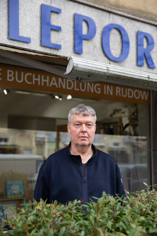 Porträt des Neuköllner Buchhändlers Heinz Ostermann