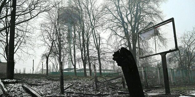 Blick auf den Fernsehturm in Kiew