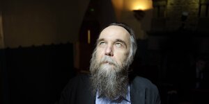 Porträt Dugins mit langem Bart