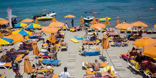 Urlauber am Strand von Kos