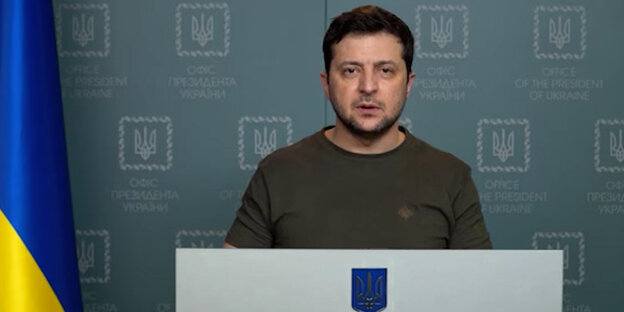 Präsident Selenski im T-Shirt bei einer Videoansprache