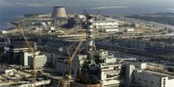 Reparaturarbeiten am explodierten ukrainischen Atomkraftwerk Tschernobyl.