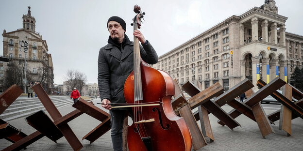Ein Musiker des Kiewer Symphonieorchesters auf dem Maidan