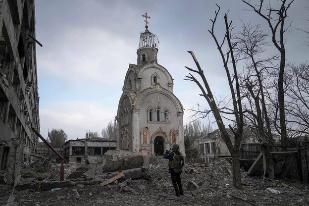 Zerstörte Kirche in der Ukraine