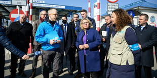 Svenja Schulze an der Grenze zu Rumänien