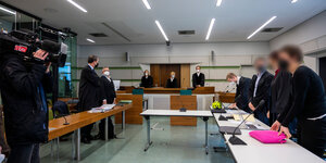 Gerichtssaal zum Beginn des Prozsses gegen die Kadterschmiede in der Rigaer Straße 94