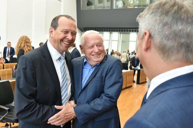 Oskar Lafontaine und Klaus Meiser umarmen sich Oskar Lafontaine und Klaus Meiser umarmen sich